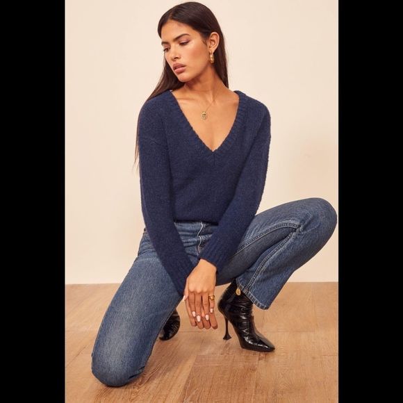 Reformation Amelia V neck Sweater M - Picture 3 of 7